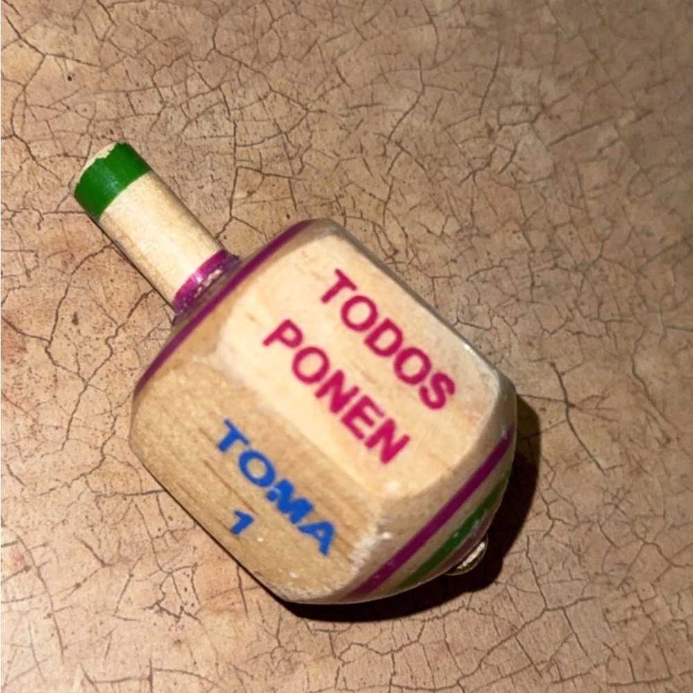 “ Pirinola “Wooden Game Dice with Colorful Text